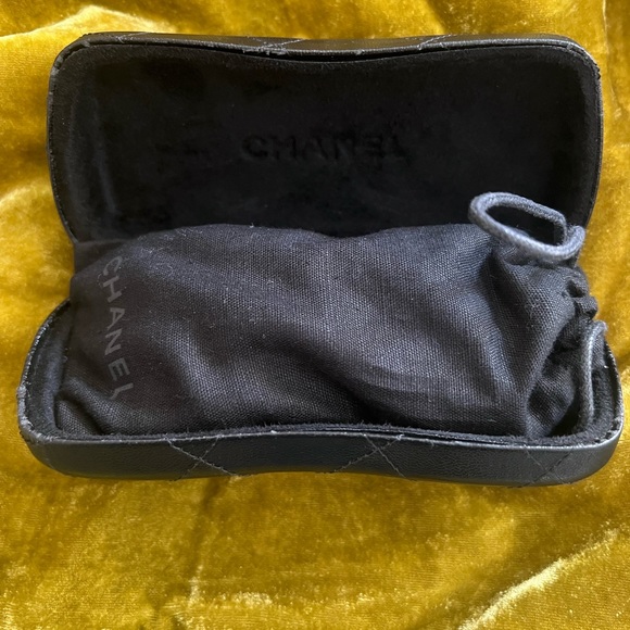 Chanel sunglasses with bows - Picture 8 of 10